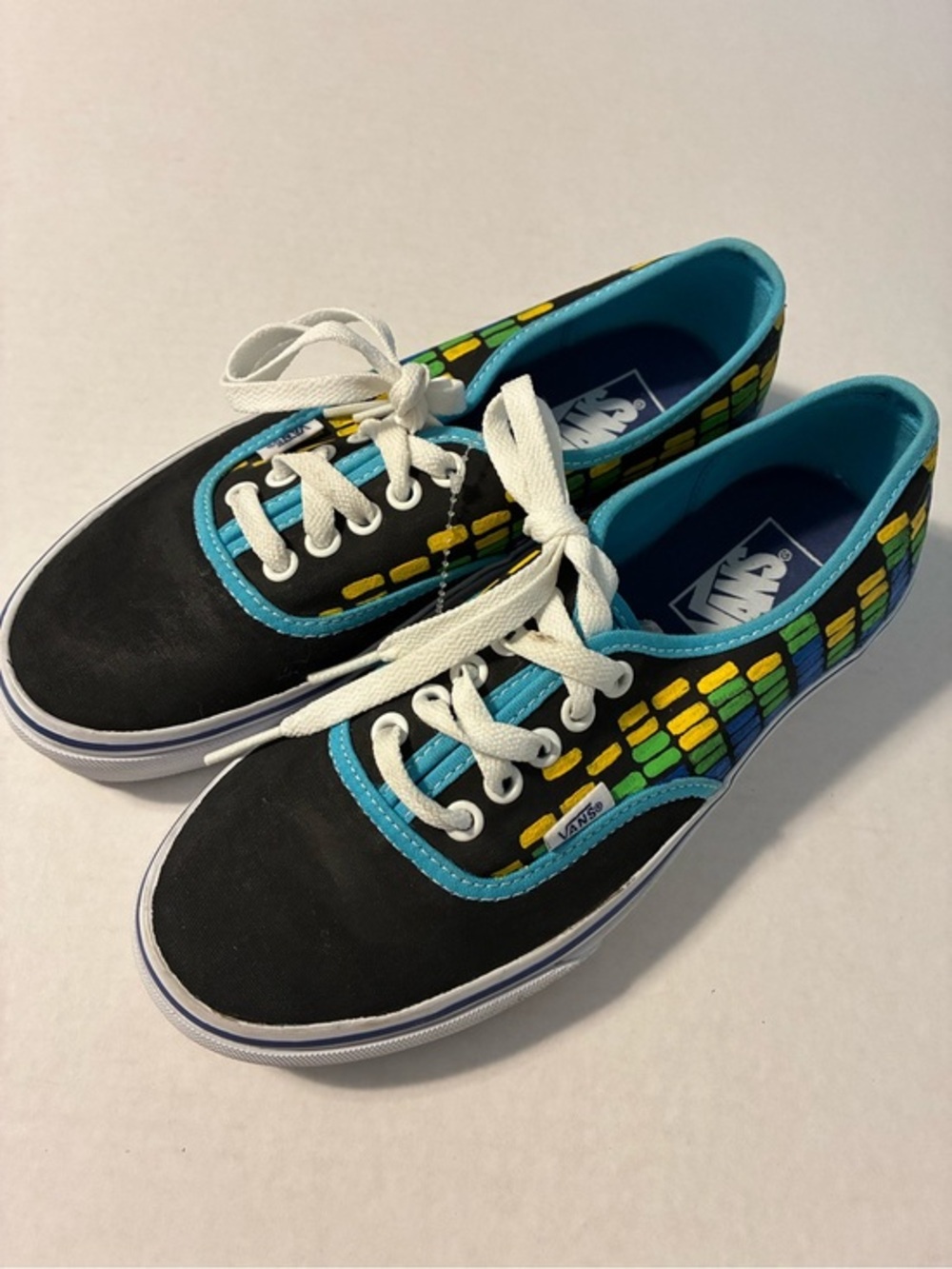 Vans Black Canvas Sneakers Turquoise Trim Multicolor Pattern women’s size 8